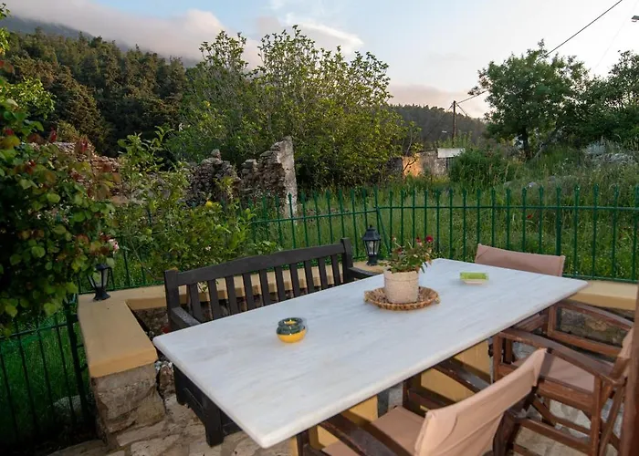 Dimis Asomatos Homes Case de vacanță *