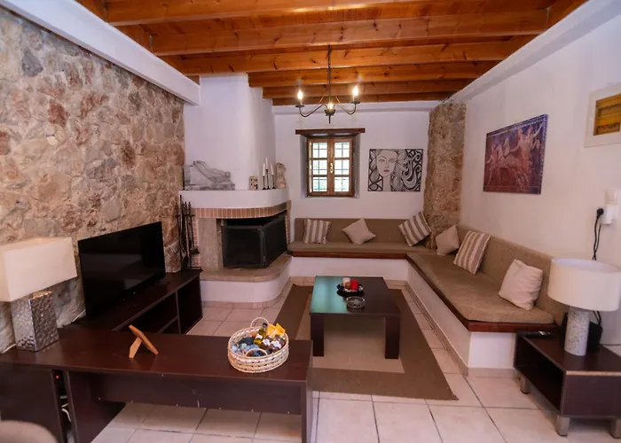 Dimis Asomatos Homes Case de vacanță *