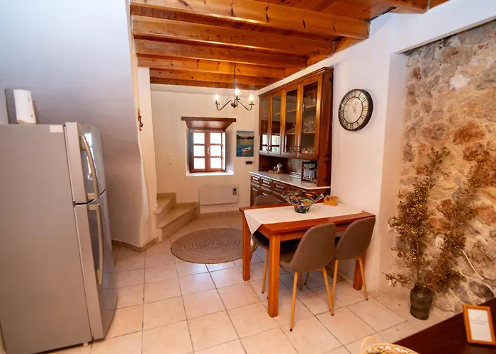 Dimis Asomatos Homes Case de vacanță *