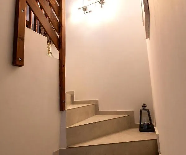 Dimis Asomatos Homes Nyaraló *