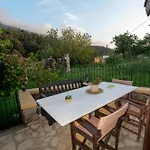 Dimis Asomatos Homes Case de vacanță *