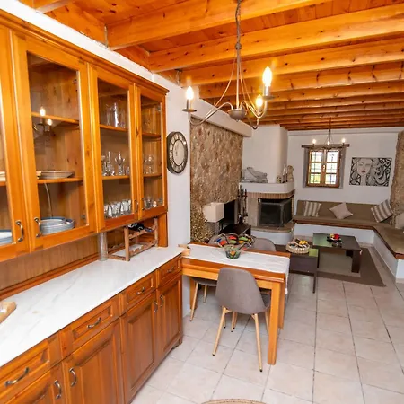 Dimis Asomatos Homes Hébergement de vacances