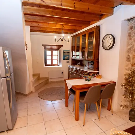 Dimis Asomatos Homes Hébergement de vacances *